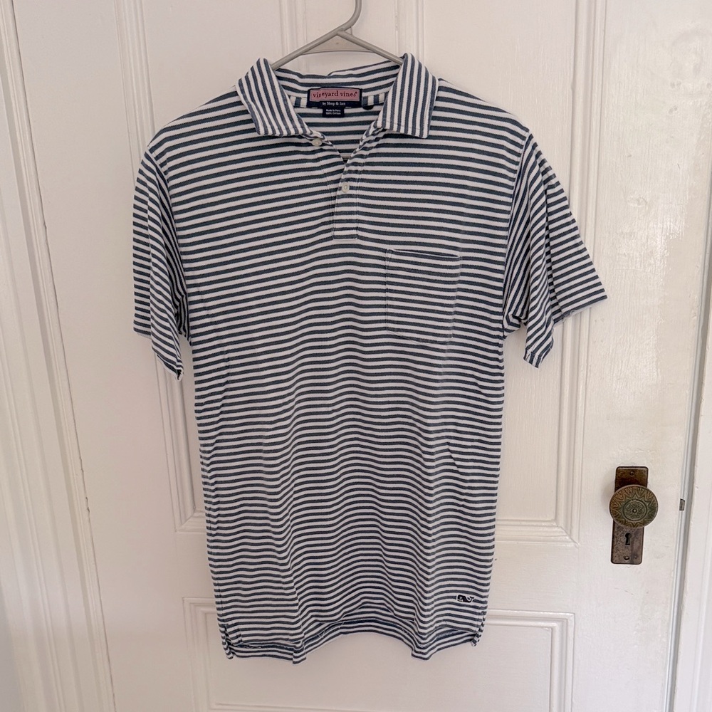 Vineyard Vines men’s Navy and White Striped Polo, probably S-M